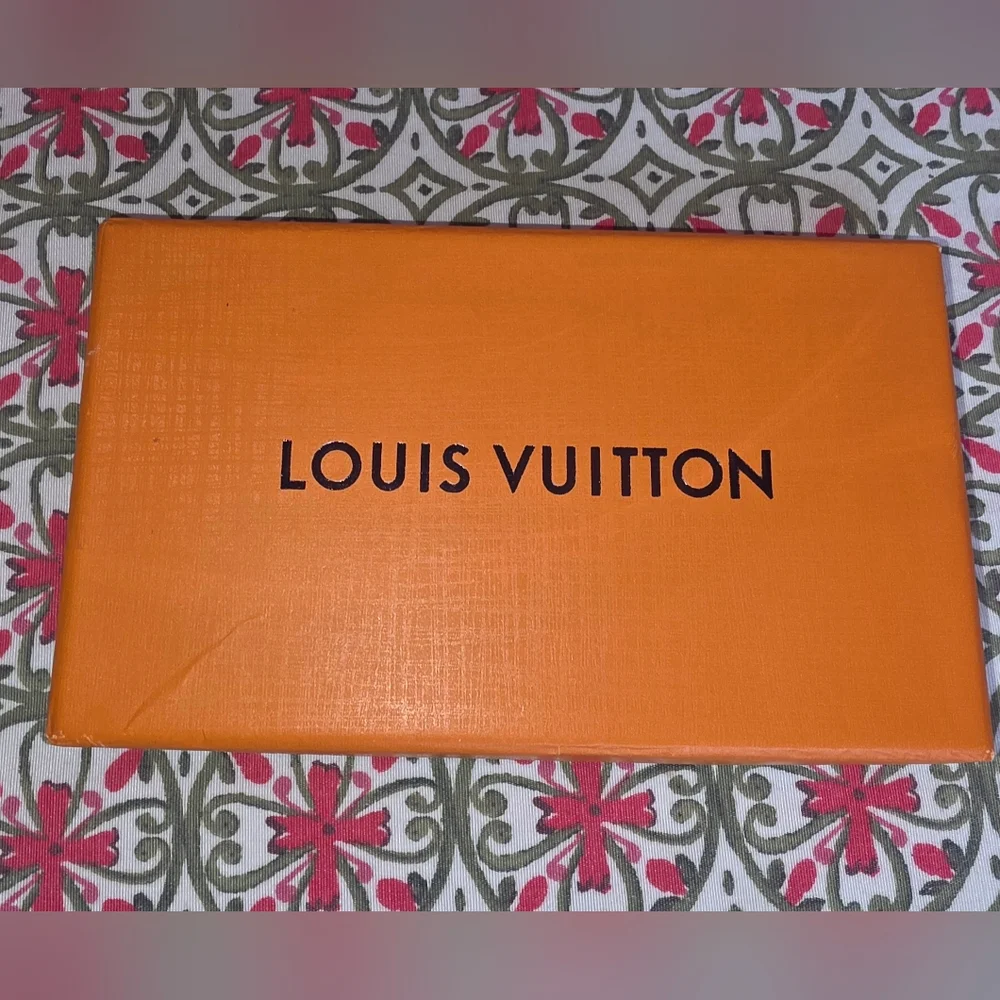 Pre-loved Black Louis Vuitton Taiga Multicles 4 Ring Key Holder - Picture 8 of 9